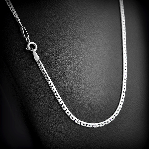 Très belle chaîne en argent de fabrication artisanale, à porter avec pendentif ou en collier...