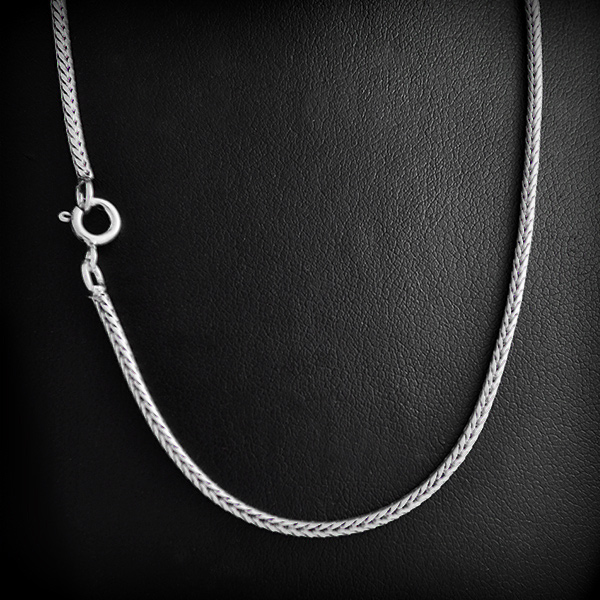 Très belle chaîne en argent maille originale palmier, de forme arrondie, elle est très...