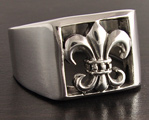 Chevalière argent 925 avec belle fleur de lys ajourée (h:16mm).