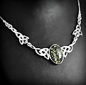 Magnifique collier en argent en maille serpent d'une pierre d'ambre véritable de la mer Baltique...