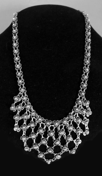 Collier en argent de fabrication artisanale, entièrement soudé pour plus de solidité, sur 6 rangs...