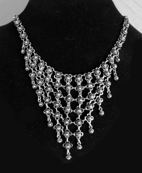 Collier en argent de fabrication artisanale, entièrement soudé pour plus de solidité, sur 7 rangs...