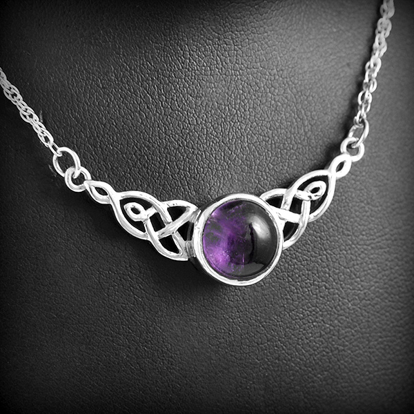 Joli collier entrelacs celtiques en argent 925  avec une belle pierre d'Améthyste sur chaîne...