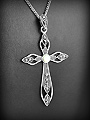 Pendentif d'une très jolie croix en argent ajourée ornée de marcassites, ainsi que sur la bélière...