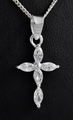 Très joli pendentif en argent d'une croix parée de cinq zirconium en navette, existe en 4...