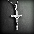 Pendentif crucifix en argent d'un beau volume (h:40mm).