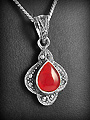 Joli pendentif fleur en argent d'une pierre d'onyx noire, cornaline ou nacre blanche, de belle...