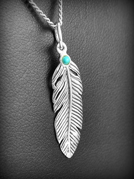 Pendentif en argent plume avec petite pierre de  turquoise véritable (h:30mm).