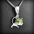 Joli pendentif en argent d'un petit chat à la tête d'ambre, couleur au choix cognac ou vert...