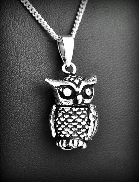 Pendentif en argent d'une très belle chouette articulée (h:20mm).