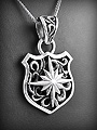 Magnifique pendentif en argent d'un écusson orné d'une étoile en relief et entrelacs ajourés,...