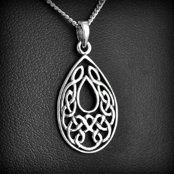 Pendentif en argent entrelacs délicats en forme de goutte, modèle intemporel  (h:24cm).
