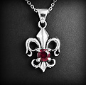 Superbe pendentif en argent de belle taille d'une fleur de lys au design gothique et griffée d'un...