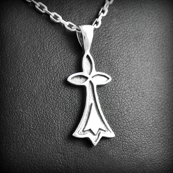 Pendentif en argent d'une jolie croix hermine bretonne en relief (h:24mm hors bélière).