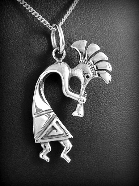 Pendentif en argent de belle finition d'un Kokopelli recto verso en volume, joueur de flûte,...