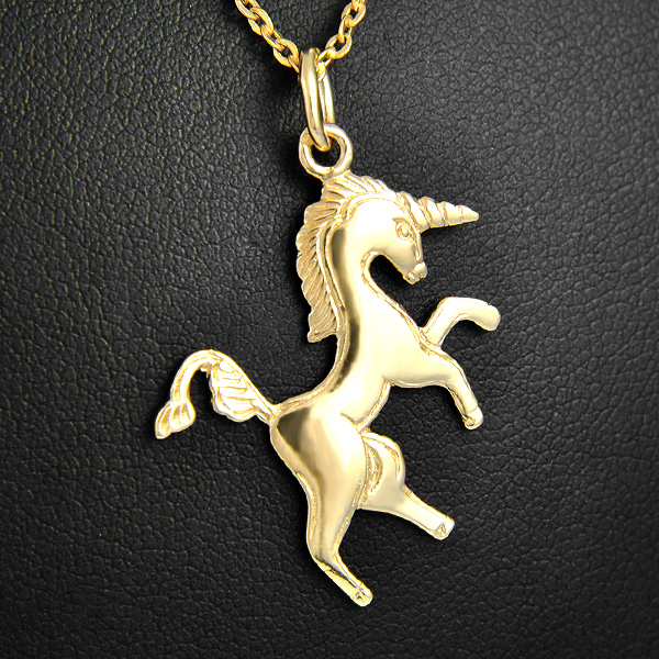 Joli pendentif en plaqué or 975 d'une licorne de profil de fabrication Française.(28mm).