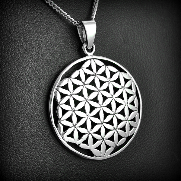 Beau pendentif en argent d'un disque ajouré de fleurs de vie (:26mm).