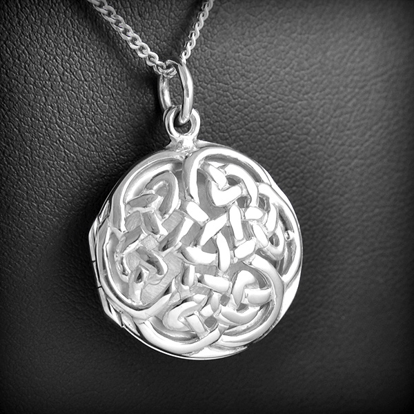 Pendentif boîte porte photo cassolette en argent avec charnière, couvercle ajouré dentrelacs...