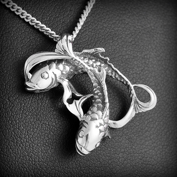 Superbe pendentif en argent de 2 poissons en volume, signe astrologique du même nom (h:26mm).