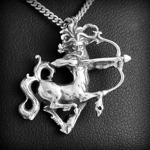 Pendentif en argent d'un centaure archer en volume, signe astrologique du Sagittaire (h:25mm).