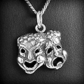 Très beau pendentif en argent de deux masques, l'un rit et l'autre pleur, expressions de...