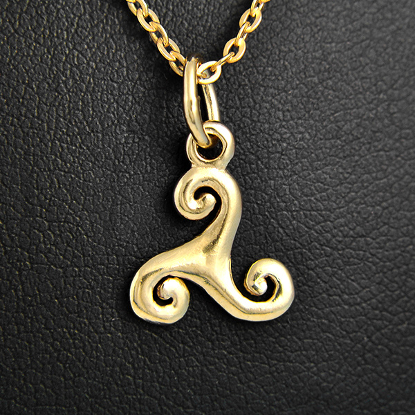 Pendentif en argent d'un petit triskel breton de fabrication Française.(h:13mm).